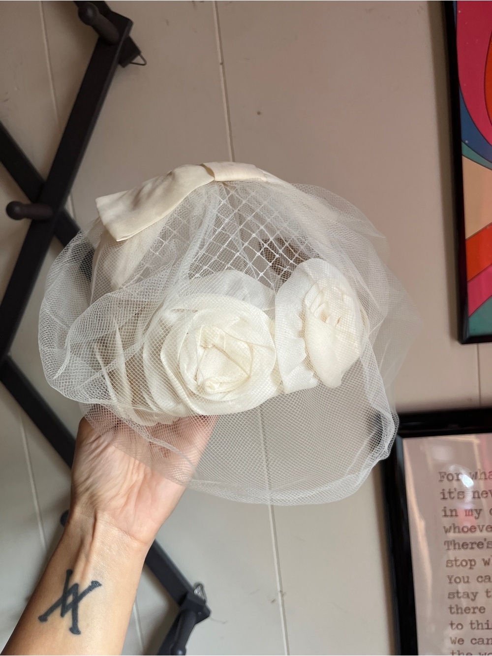 1950s Vintage Birdcage Elegant Ivory Floral Veil Headpiece for Women
